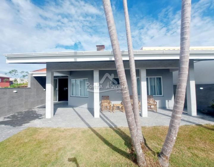 Casa Moderna com Piscina em Atami SUL