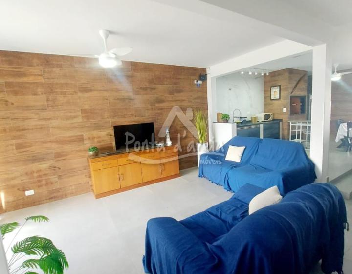Casa Moderna com Piscina em Atami SUL