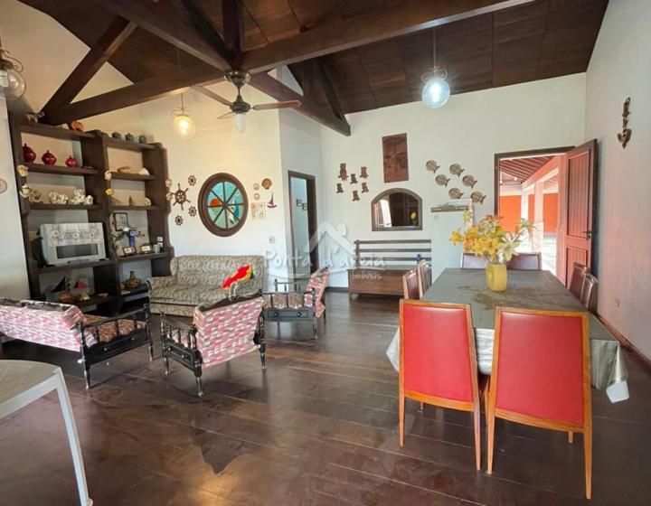 Casa com Piscina em Pontal do SUL