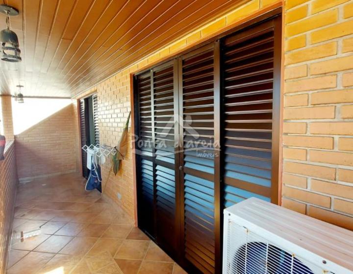 Sobrado com Piscina em Atami NORTE