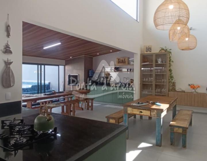 Sobrado de Alto Padrão em Atami NORTE