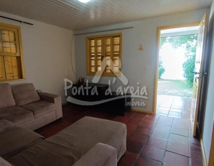 Casa Ampla em Pontal do SUL com Terreno Espaçoso